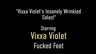 Wrinkled Feet Brunette Vixxa Violet Gets Those Peds Sucked