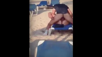 O Atendente Do Quiosque Da Praia Socando Na Cliente