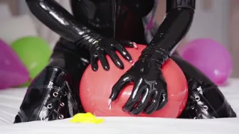 Play With Balloons In A Latex Catsuit