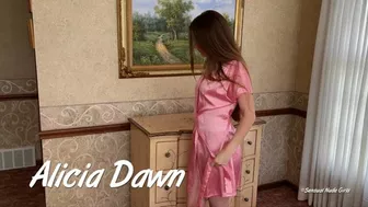 Alicia Dawn 19+ Minutes Nude Display & Bed Tease